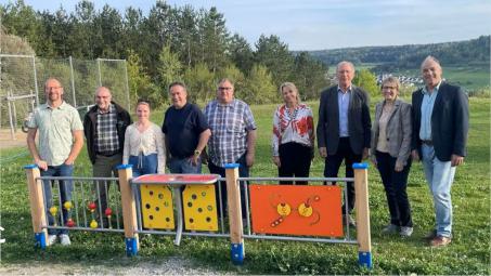 Jochen Hammann, Peter Niethammer, Elena Beuerle, Immanuel Deuble, Rudi Feuerbacher (alle Ausschussmitglieder), Yvonne Alvarez und Georg Kappler (Stiftung Lebenshilfe), Daniela Schweikardt und Bürgermeister Volker Schuler. Foto: Martin Lutz
